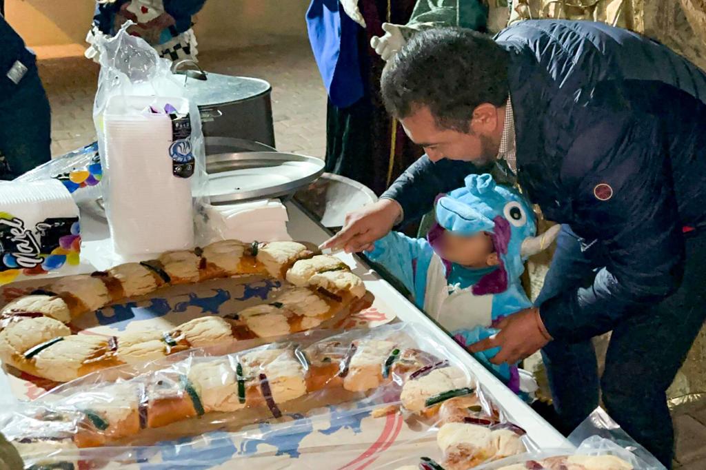En un hecho histórico entrega Salvador Santos Cedillo miles de juguetes por Día de Reyes